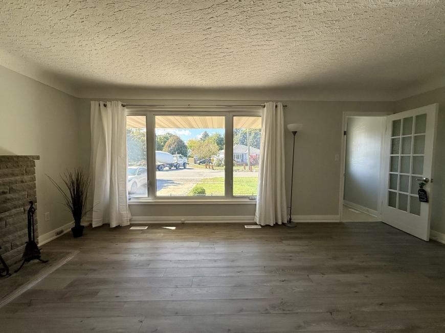 404 Grantham Ave - Photo 5 of 10