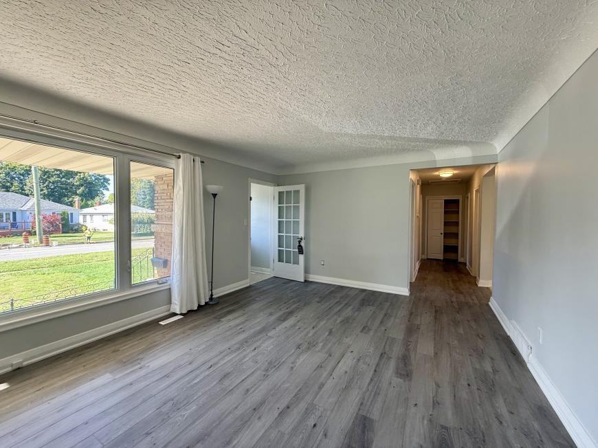 404 Grantham Ave - Photo 6 of 10