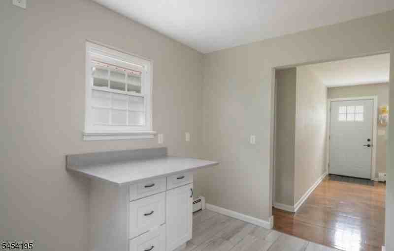 83 Chestnut St #2 - Photo 5 of 8