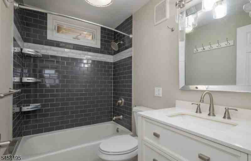 83 Chestnut St #2 - Photo 6 of 8