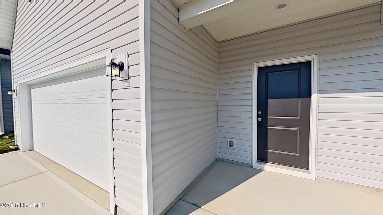 1095 Hanson Dr - Photo 2 of 33