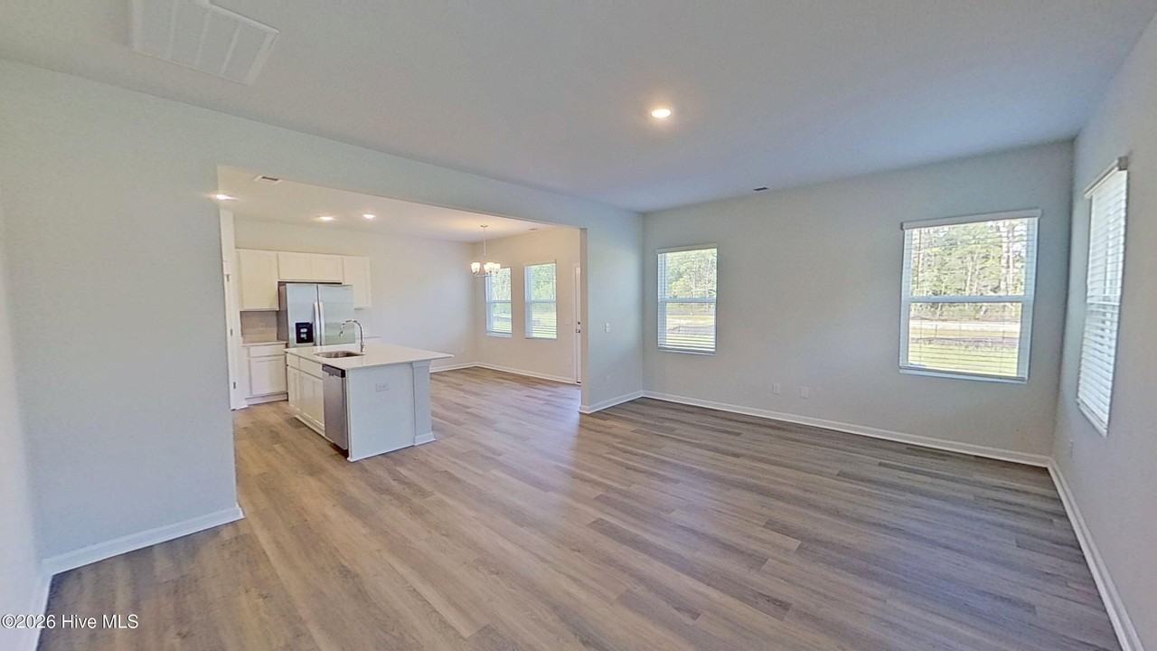 1095 Hanson Dr - Photo 3 of 33