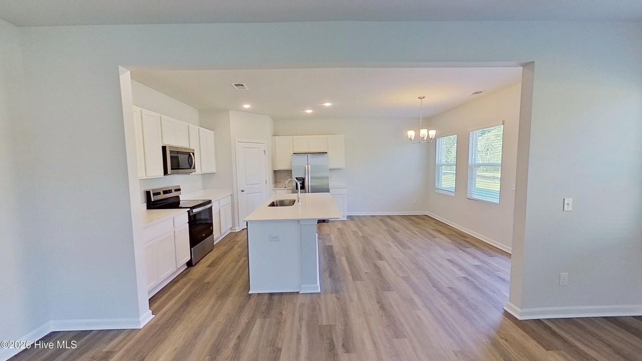 1095 Hanson Dr - Photo 5 of 33