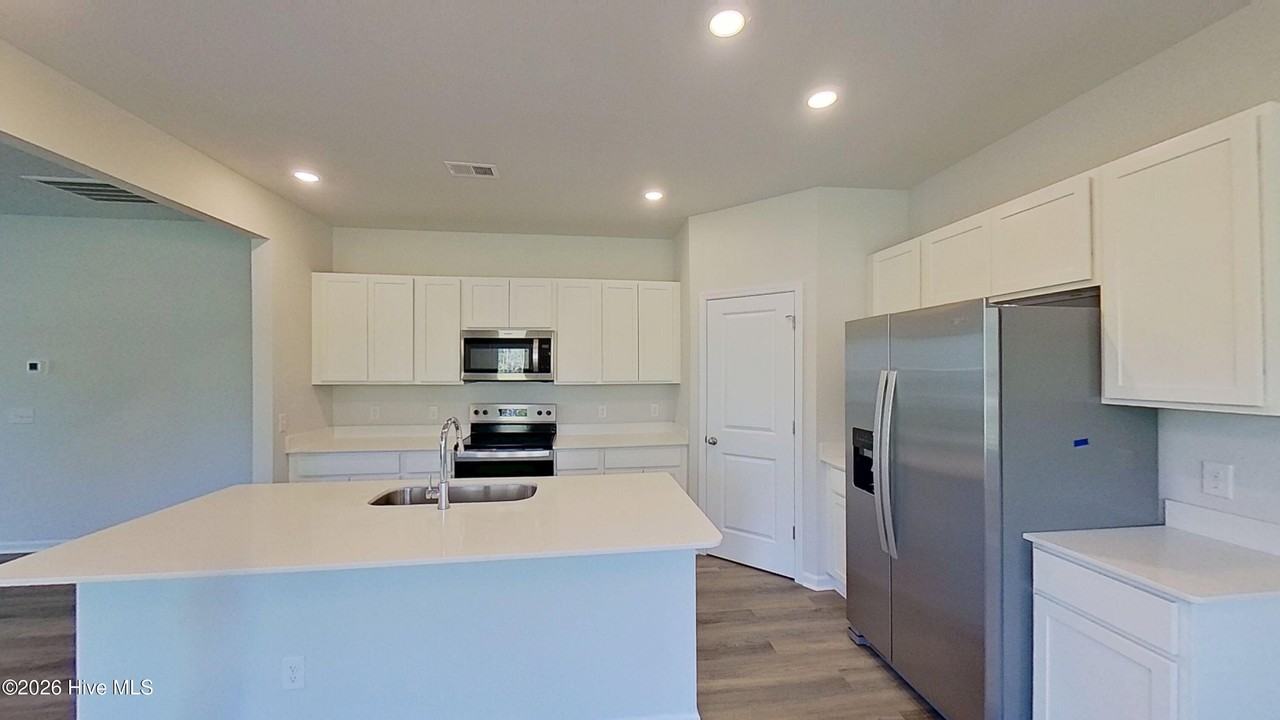 1095 Hanson Dr - Photo 6 of 33