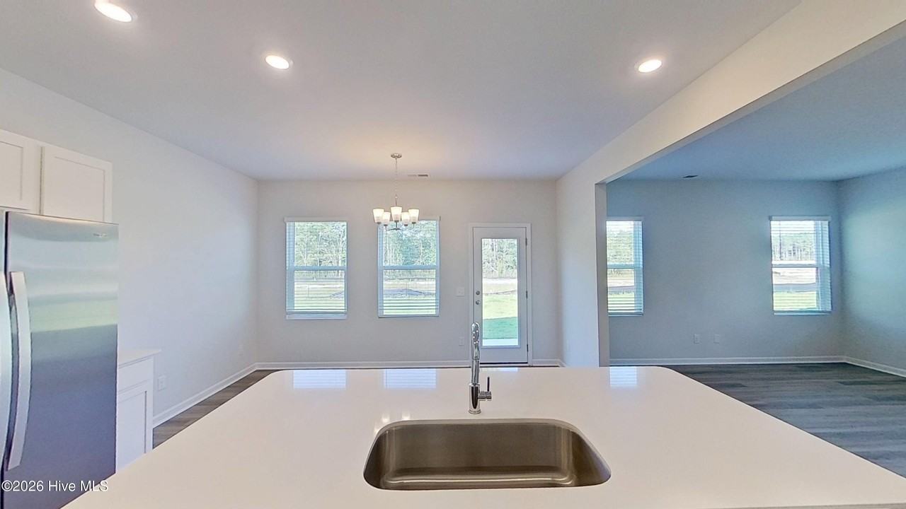 1095 Hanson Dr - Photo 7 of 33