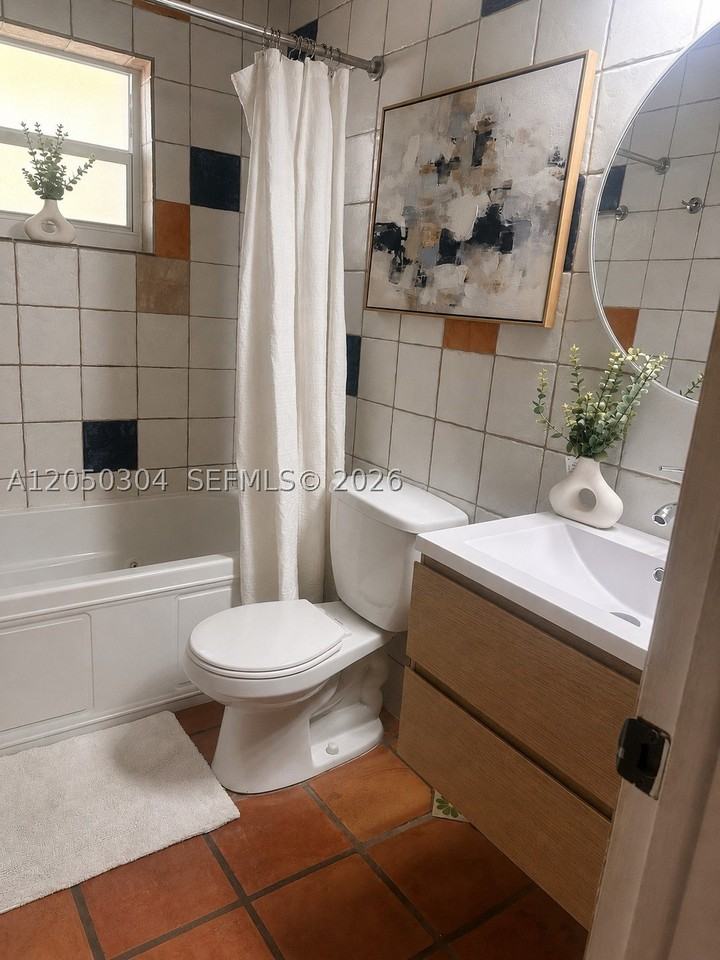 1733 Mayo St #7 - Photo 3 of 6