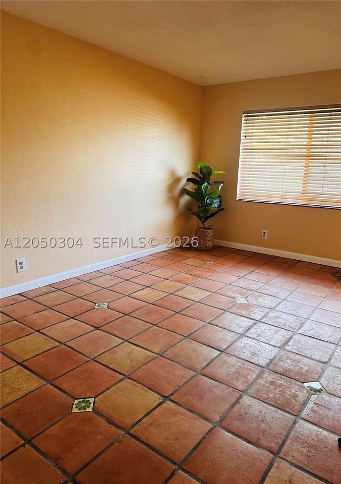 1733 Mayo St #7 - Photo 6 of 6