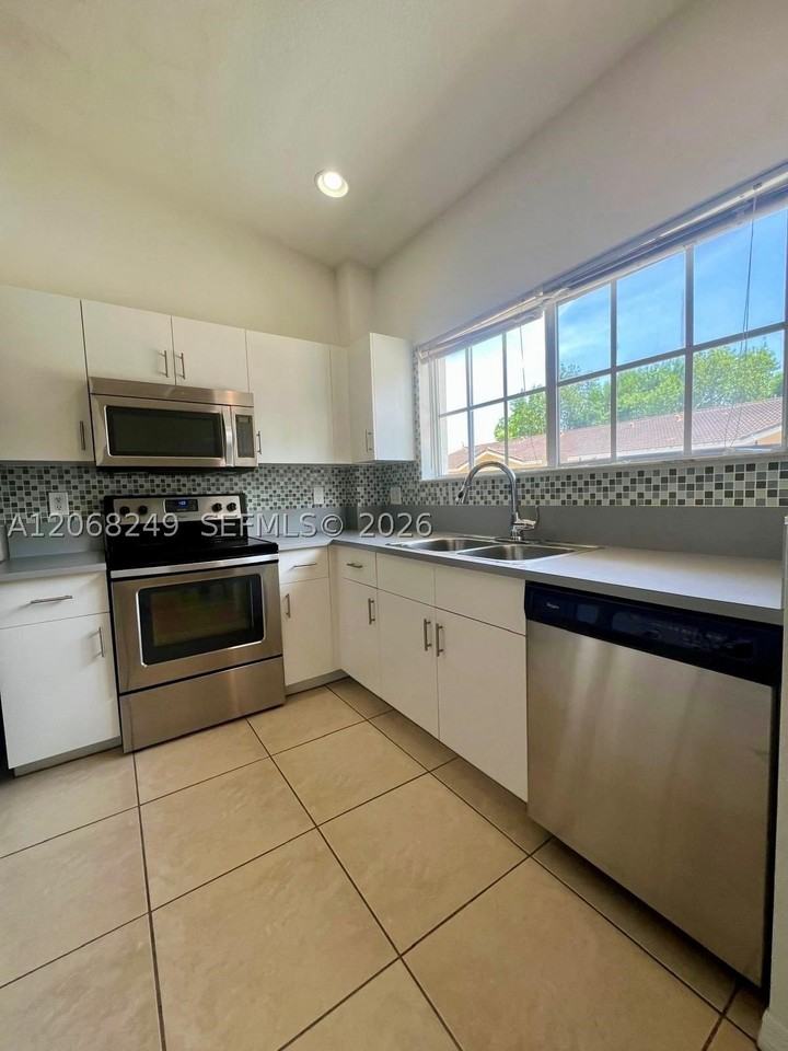 3824 Sw 48th Ave #3824 - Photo 3 of 26