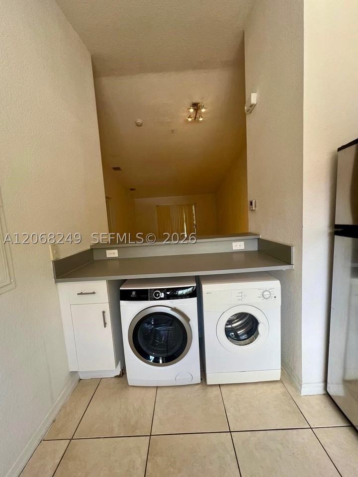 3824 Sw 48th Ave #3824 - Photo 6 of 26