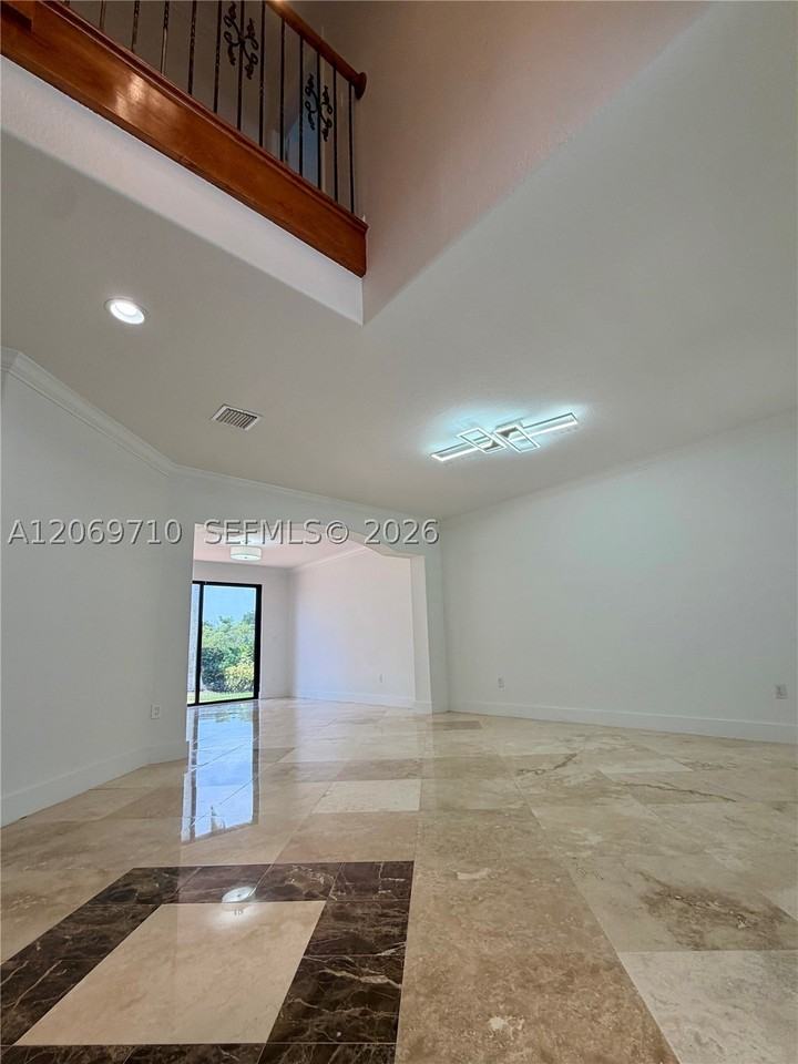 1764 Sw 151st Pl - Photo 4 of 41