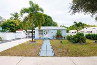 307 N 28th Ave - Photo 1 of 1