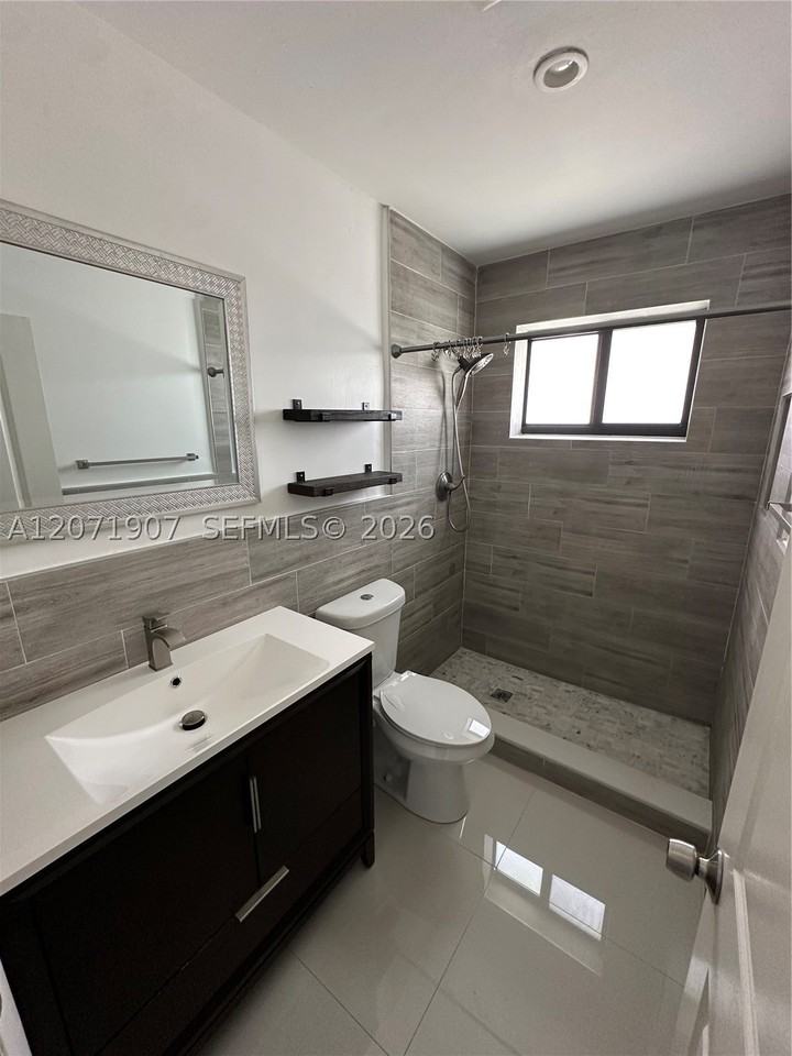 410 Holloway Dr #410 - Photo 4 of 13