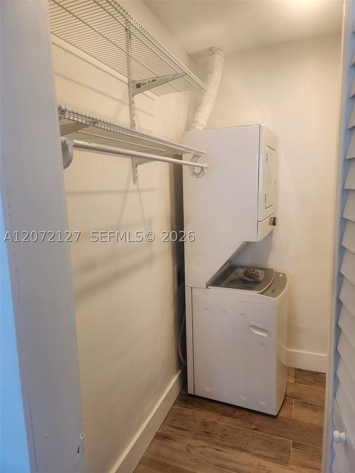 1430 Nw 45th St #1 - Photo 6 of 7