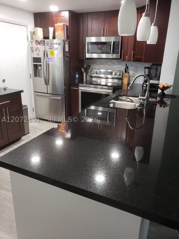 900 Ne 12th Ave #302 - Photo 3 of 36