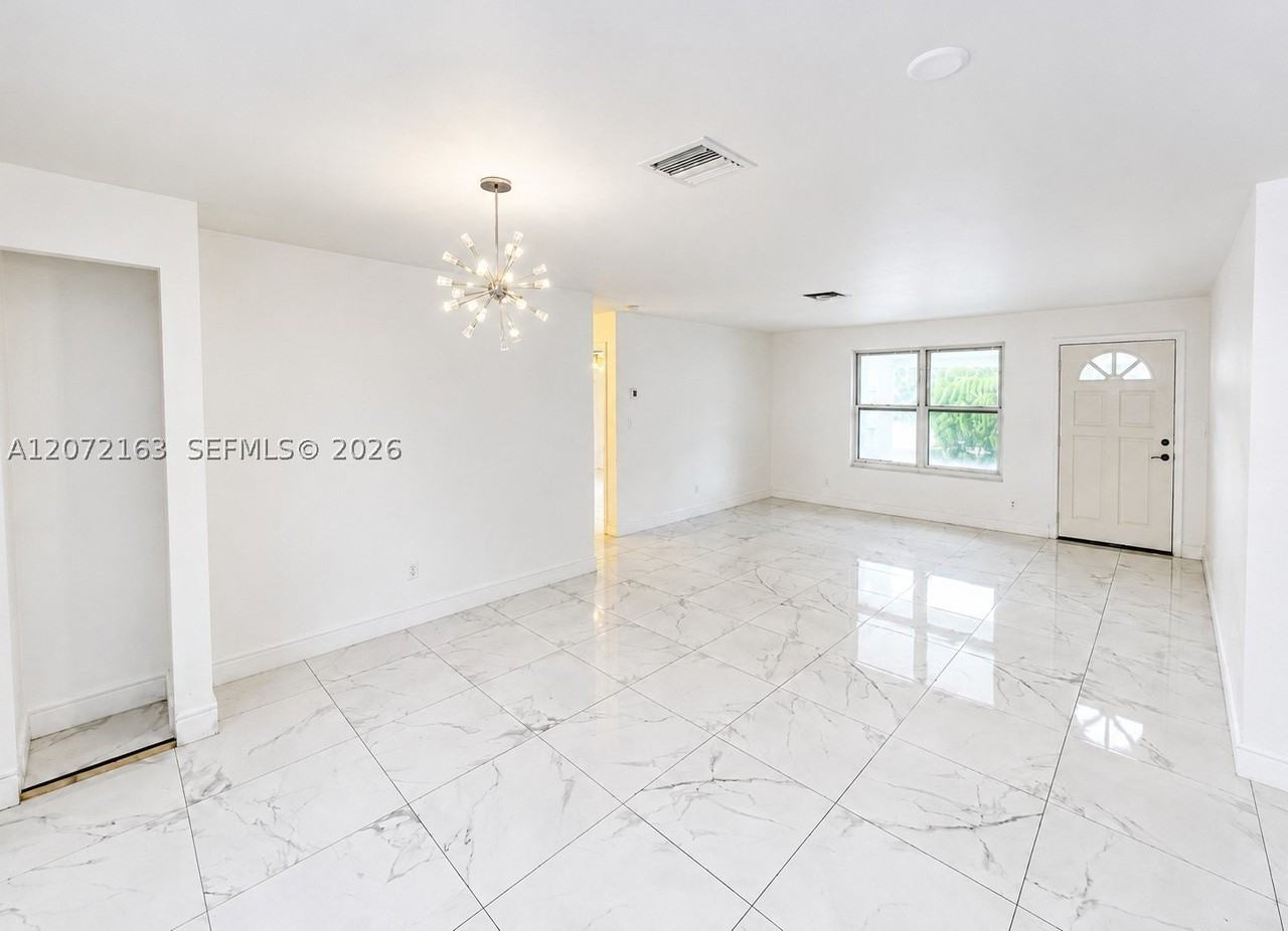 3051 Sw 47th St - Photo 3 of 8