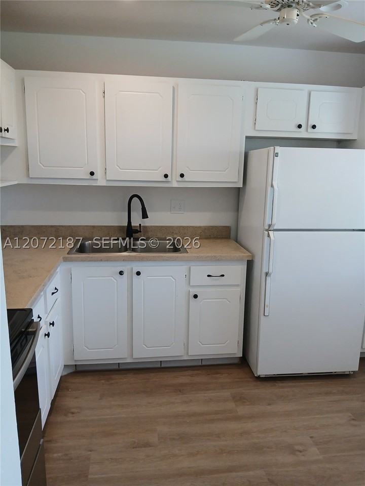 302 Lake Evelyn Dr #302 - Photo 4 of 26