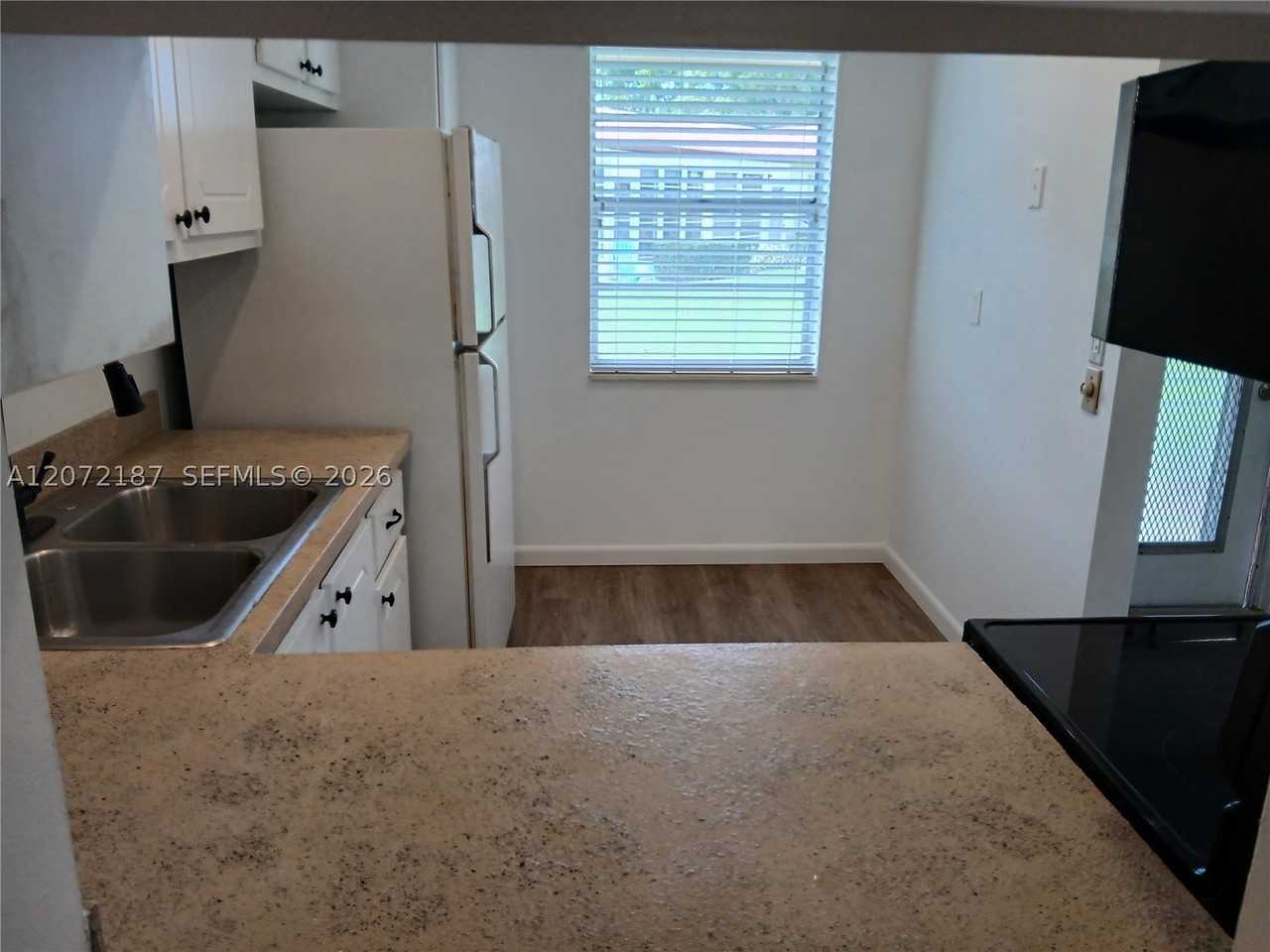 302 Lake Evelyn Dr #302 - Photo 5 of 26