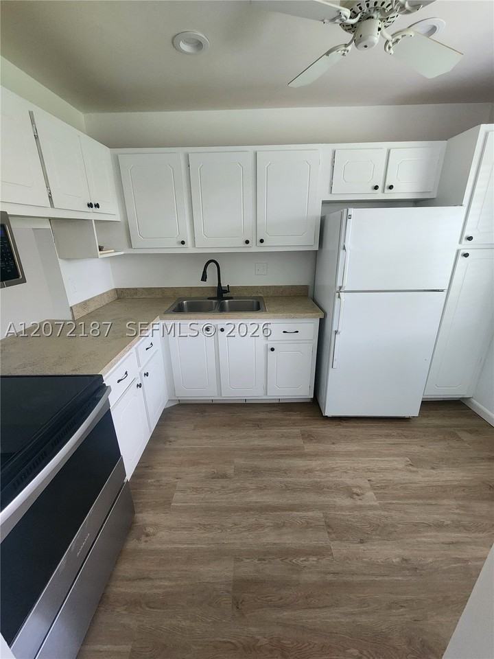 302 Lake Evelyn Dr #302 - Photo 6 of 26