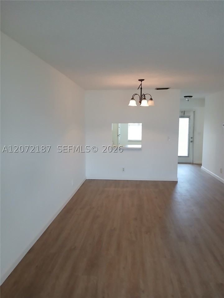 302 Lake Evelyn Dr #302 - Photo 7 of 26
