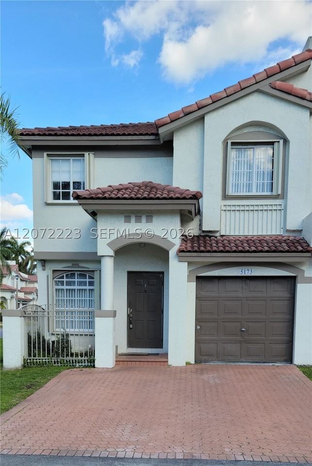 5173 Nw 114th Pl - Photo 5 of 33