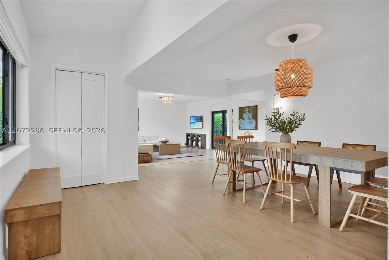 125 Ne 150th St - Photo 5 of 30