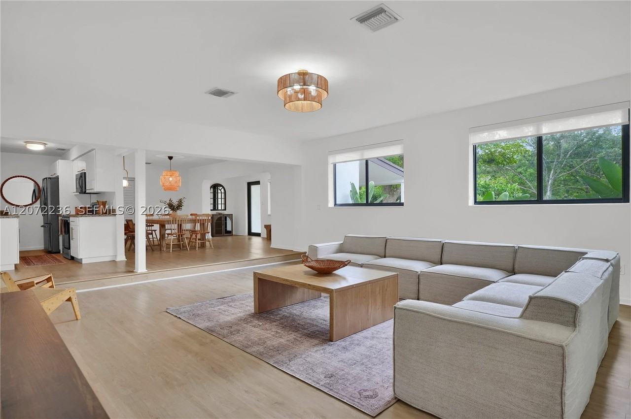 125 Ne 150th St - Photo 6 of 30