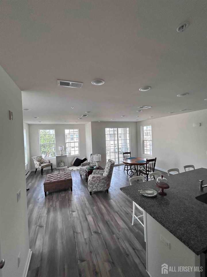 735 Station Rd - Photo 5 of 50