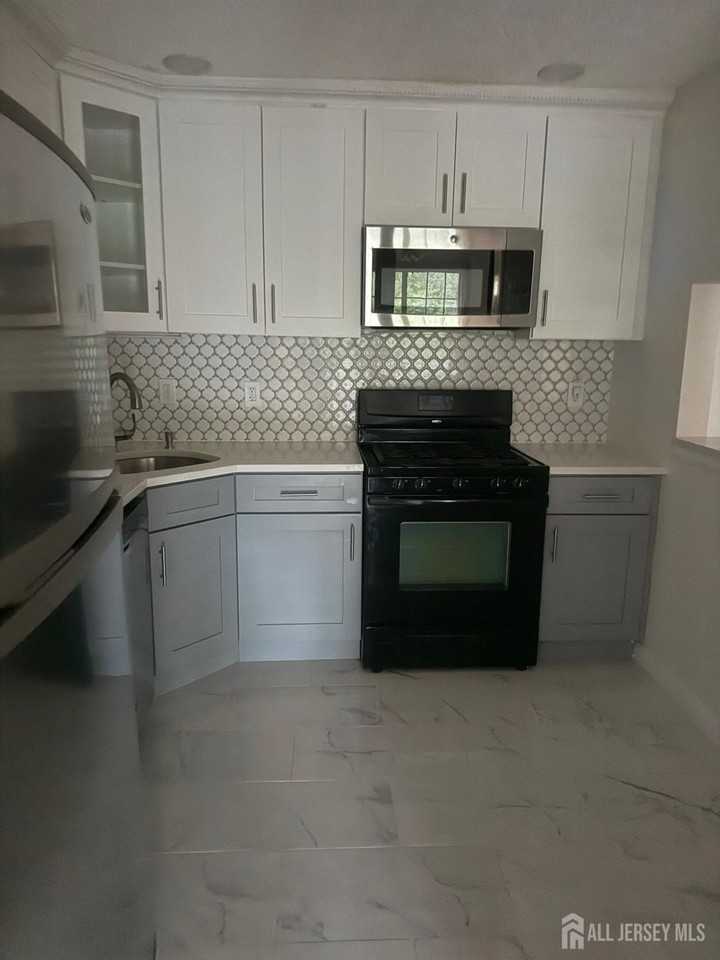 73 Rachel Ct - Photo 2 of 7