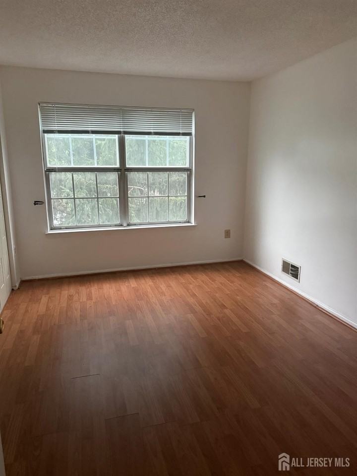 73 Rachel Ct - Photo 4 of 7