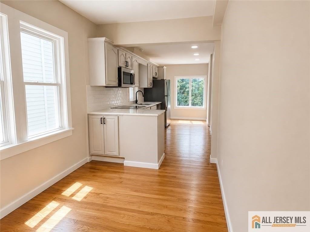 52 Park Ave - Photo 3 of 14
