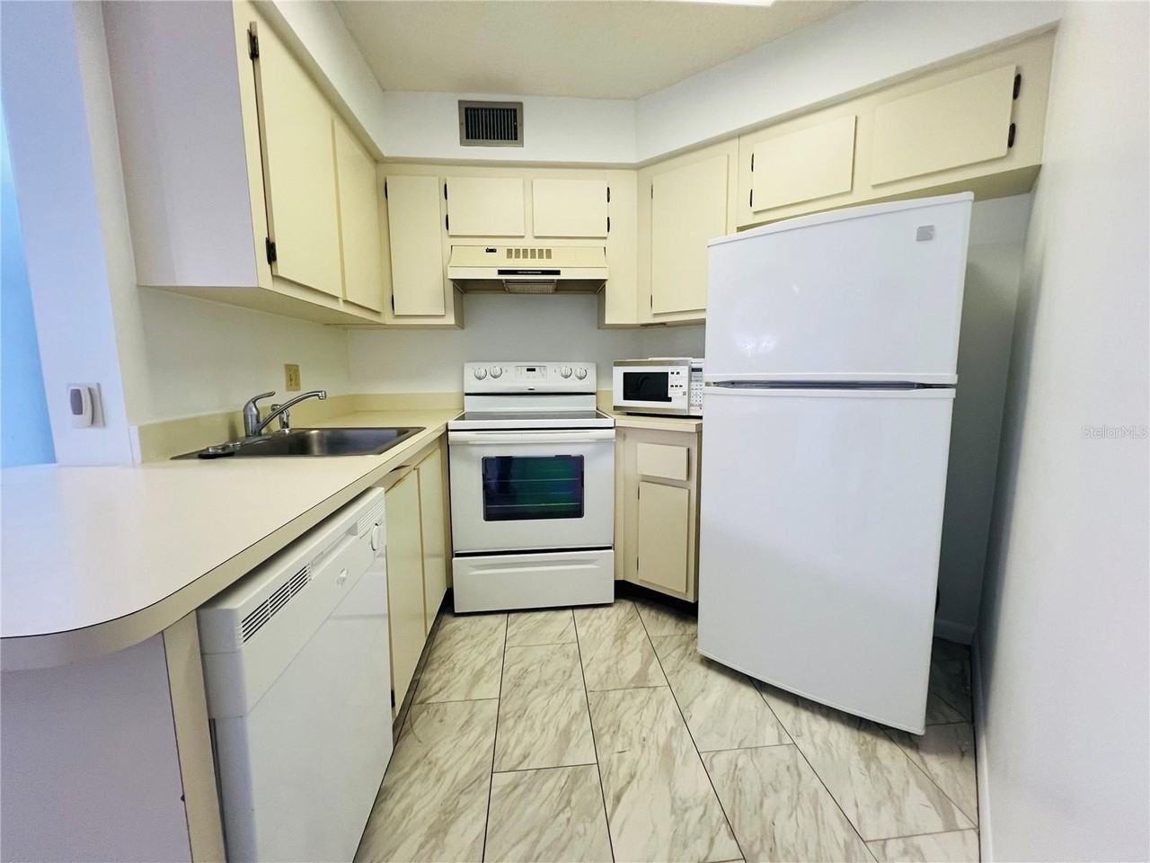 4045 Atrium Dr #U6 - Photo 6 of 45