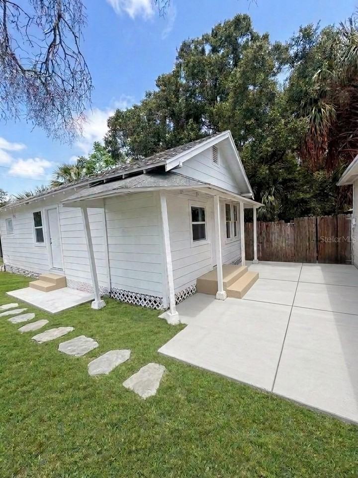 1543 43rd St S #B - Photo 2 of 18