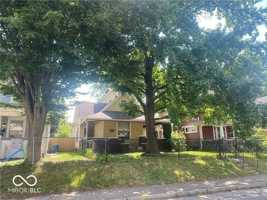featured image of 1201 N Oxford St