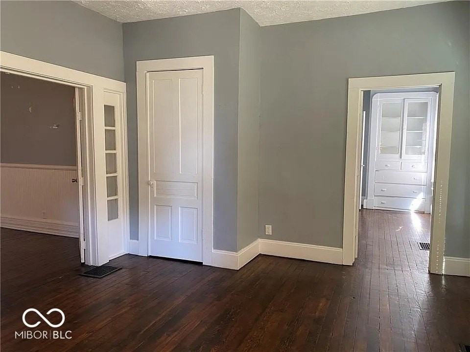 1201 N Oxford St - Photo 2 of 11