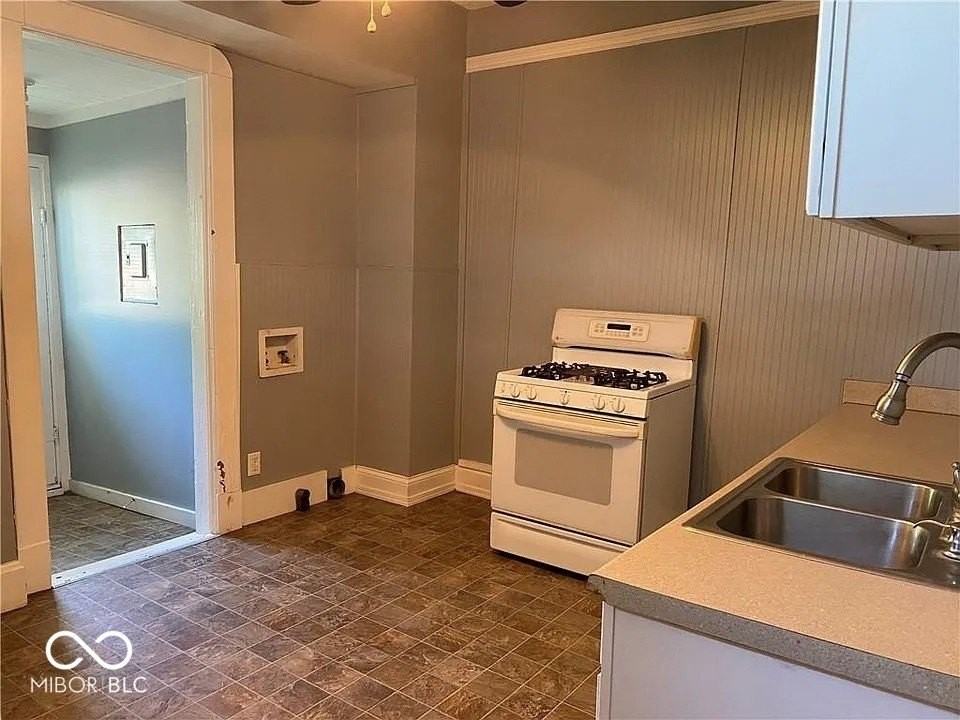 1201 N Oxford St - Photo 4 of 11