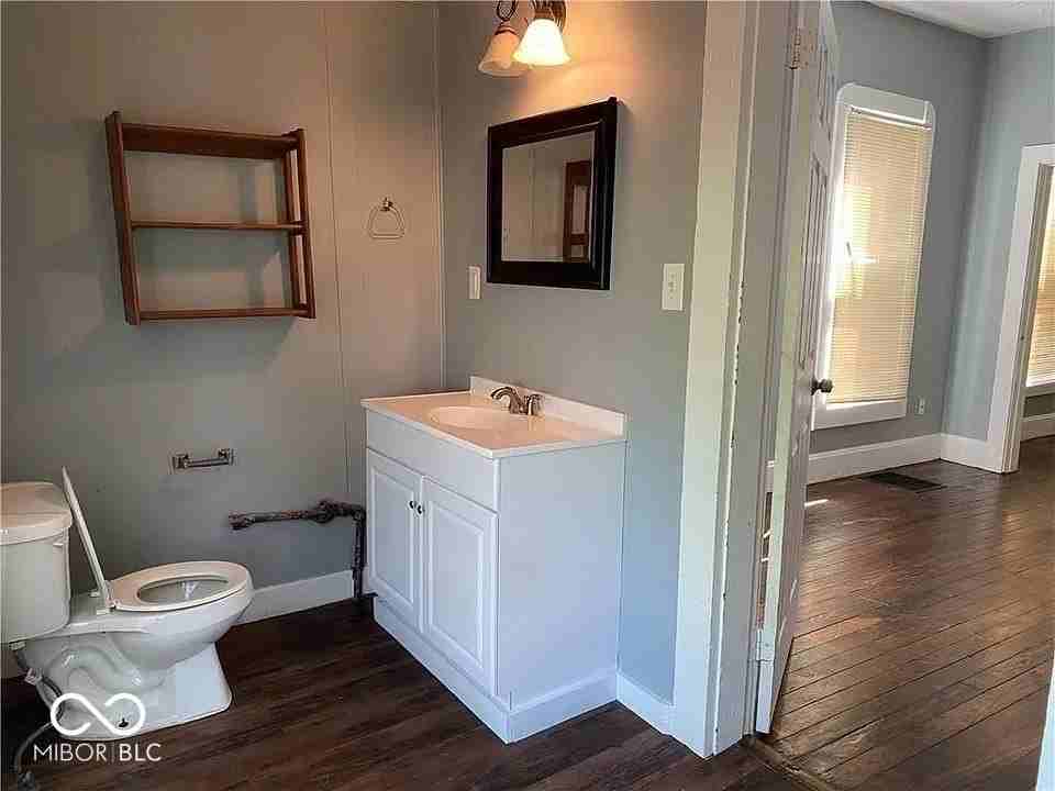 1201 N Oxford St - Photo 5 of 11