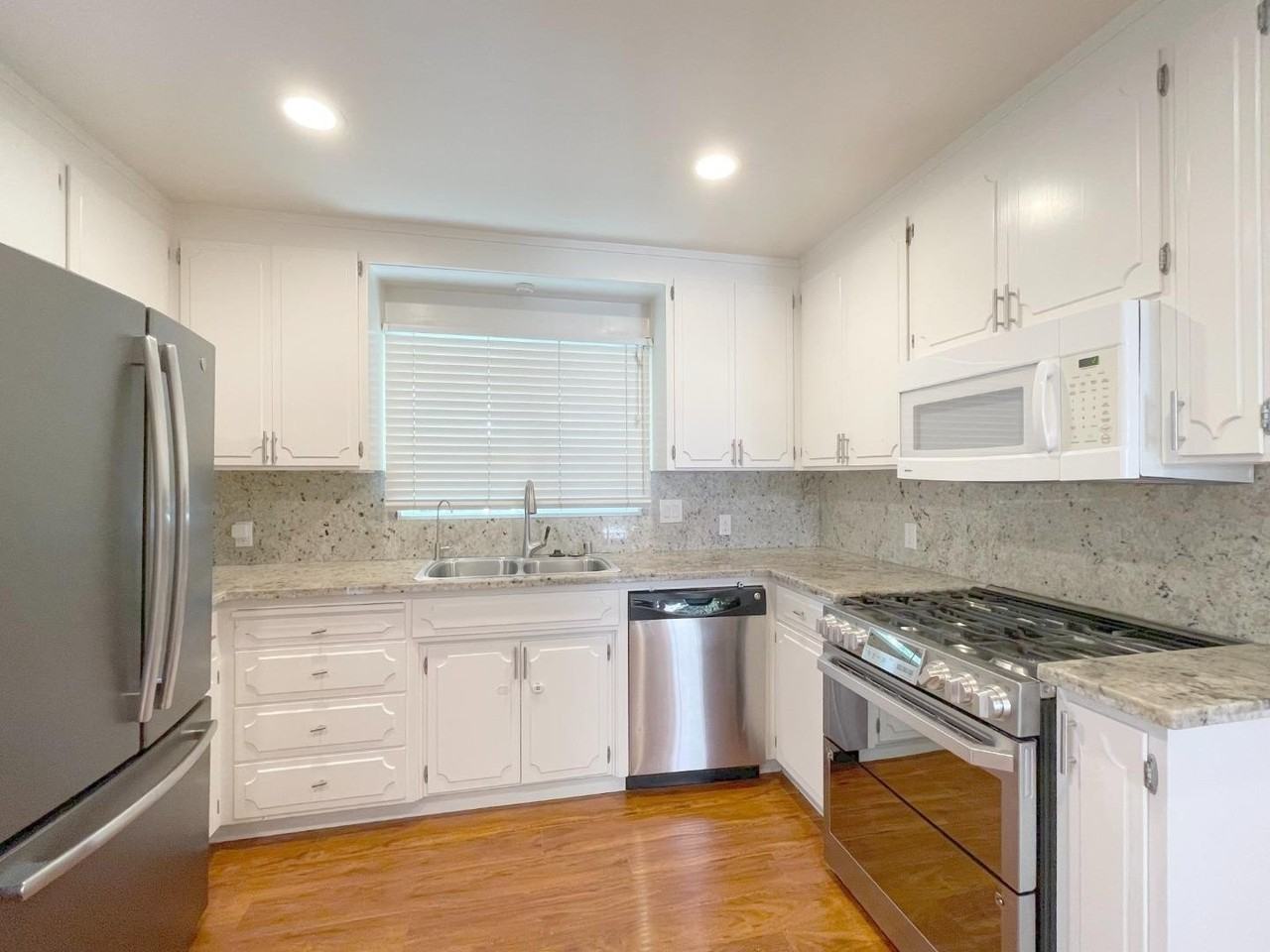 933 Sunlite Dr - Photo 4 of 16
