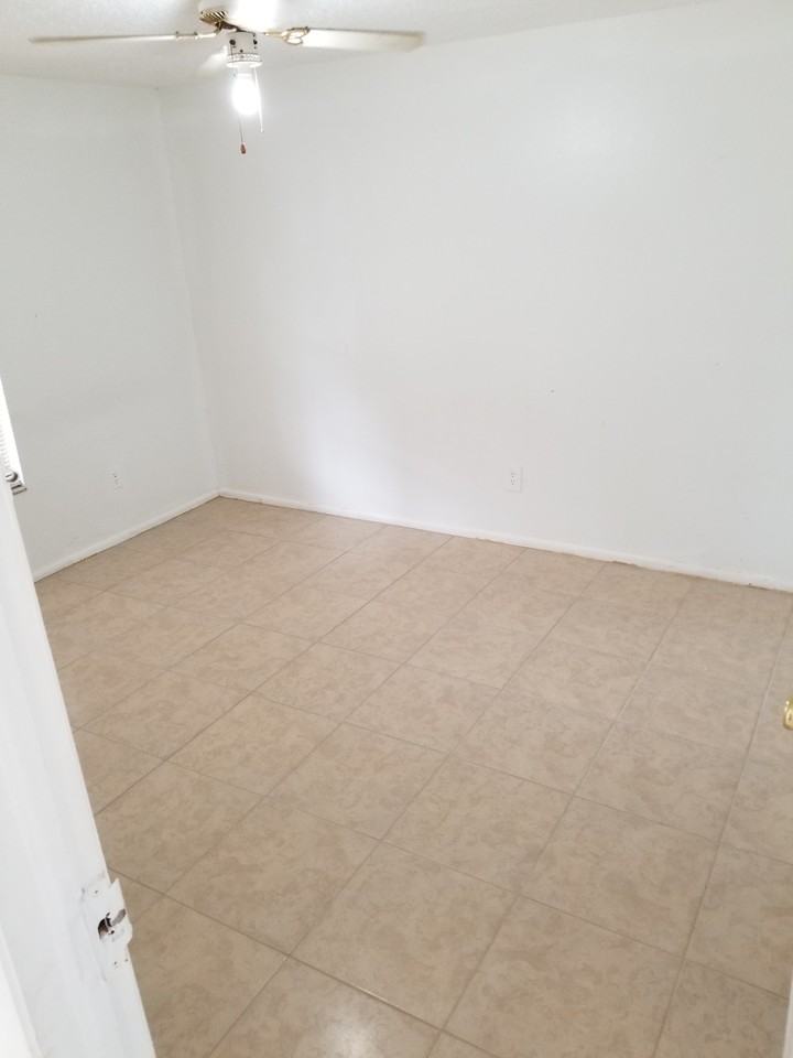 6225 11th St E #6225 - Photo 6 of 22