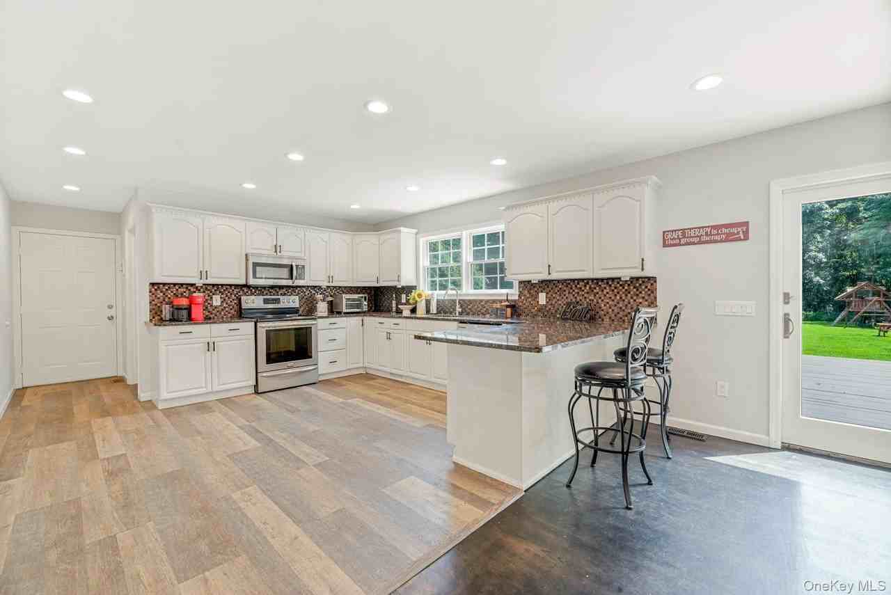 405 The Short Ln - Photo 6 of 31