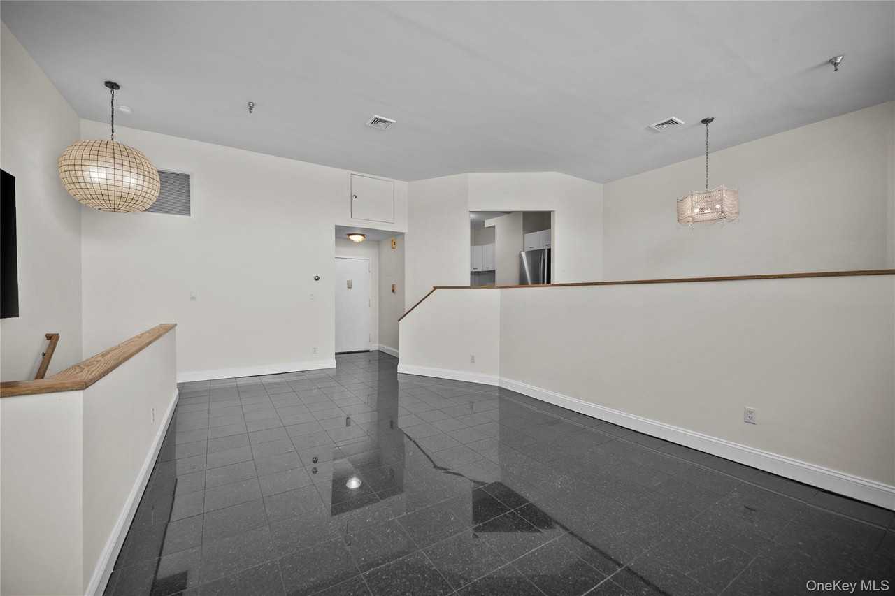 520 Ashford Ave #5 - Photo 7 of 38