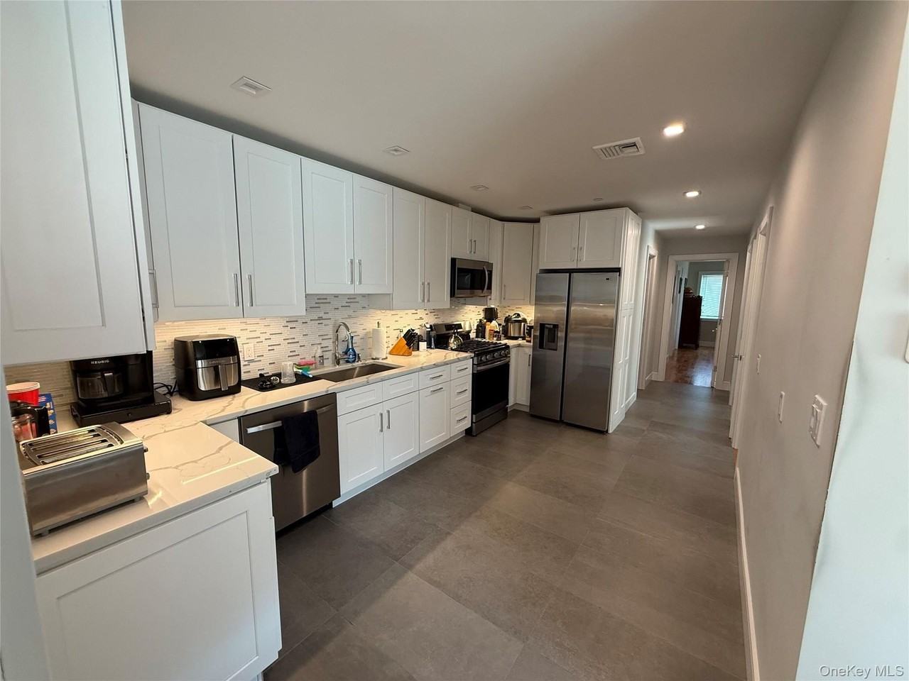 648 E Broadway - Photo 6 of 14