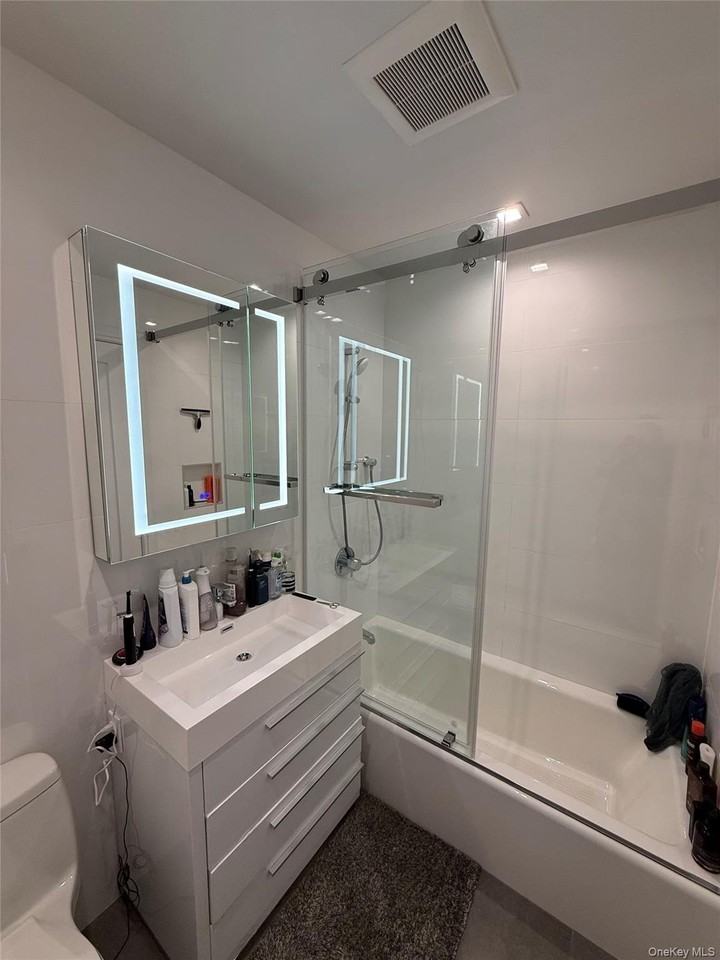 648 E Broadway - Photo 7 of 14