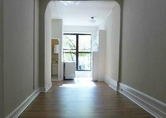 318 W 106th St - Photo 4 of 10