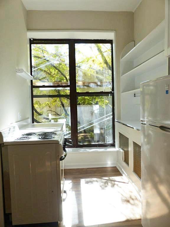 318 W 106th St - Photo 5 of 10