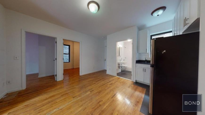 441 W 51st St - Photo 4 of 10
