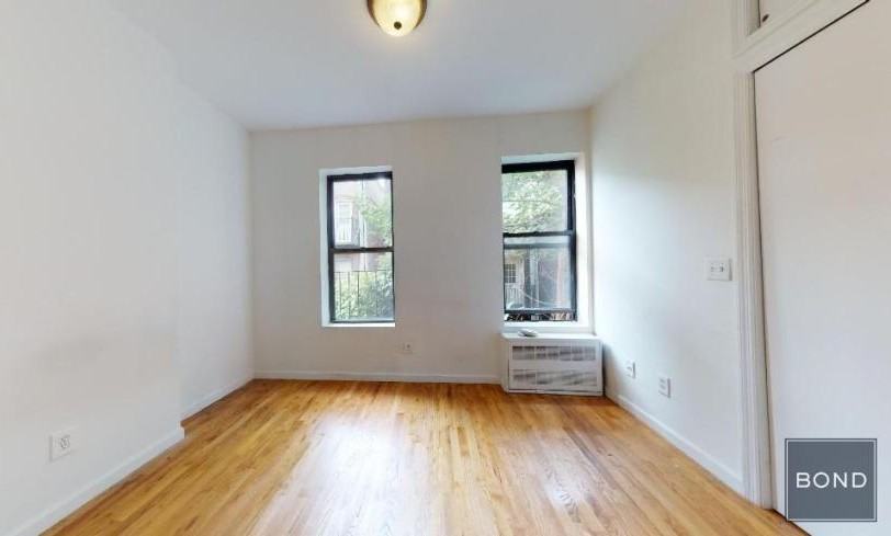 441 W 51st St - Photo 7 of 10