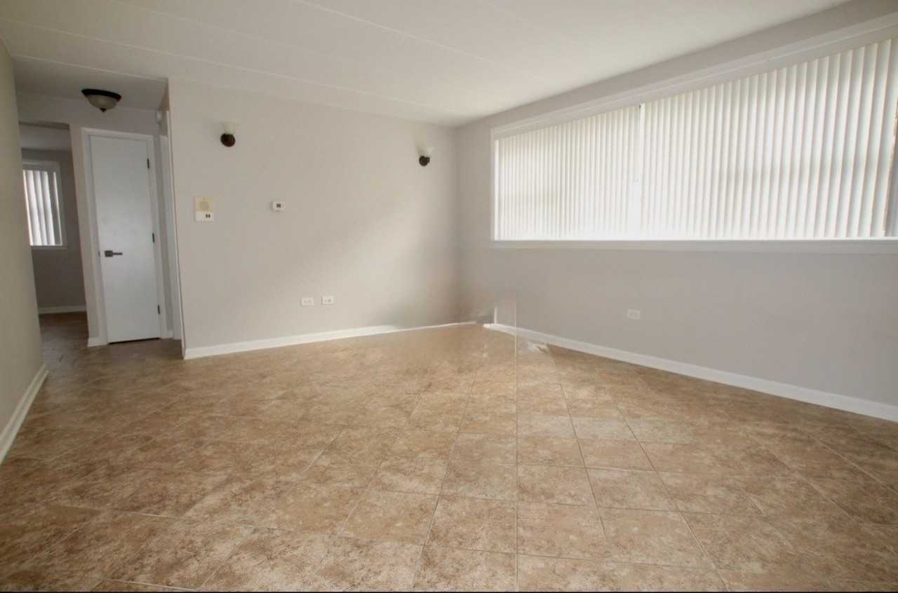 10931 S Lloyd Dr #1C - Photo 2 of 7