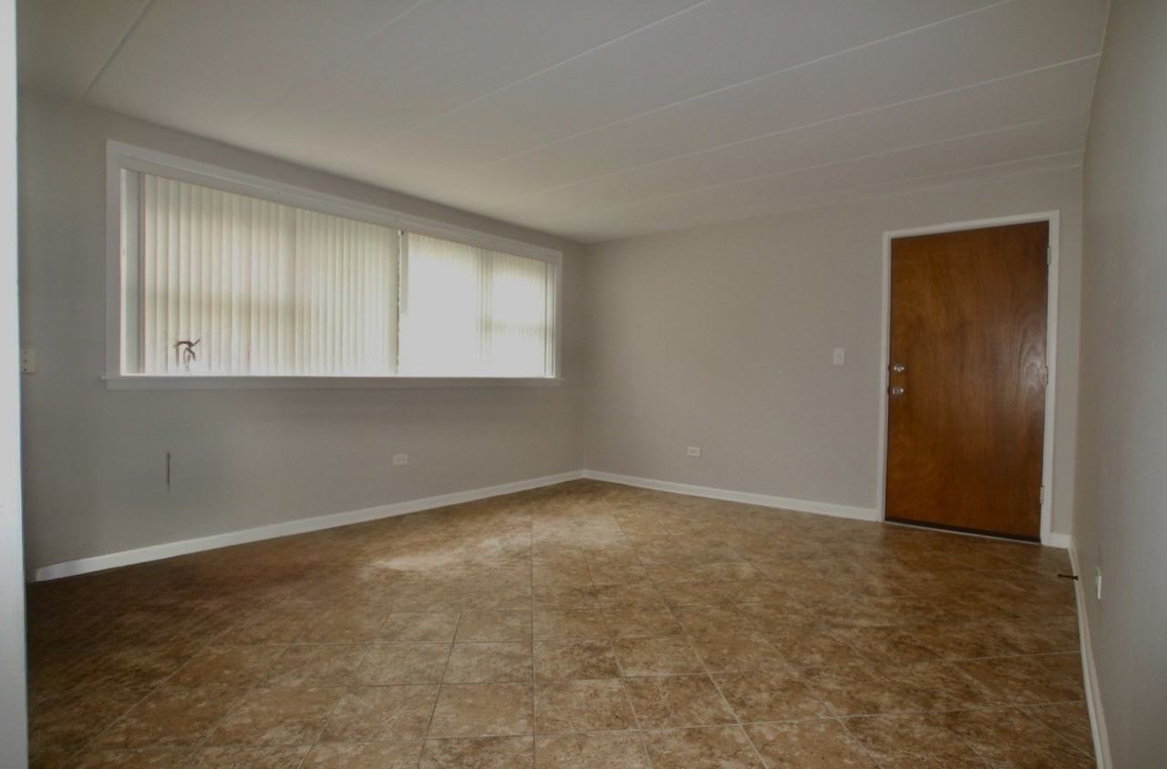 10931 S Lloyd Dr #1C - Photo 3 of 7