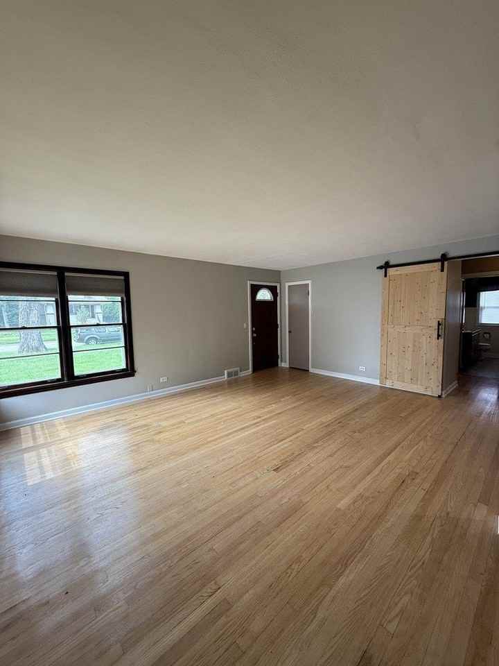 479 N Elm Ave - Photo 2 of 13
