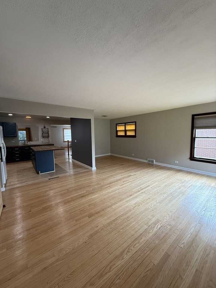 479 N Elm Ave - Photo 3 of 13